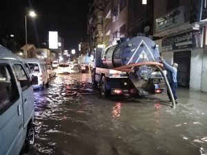 بعد غرق الشوارع .. شفط مياه الأمطار من شوارع القليوبية