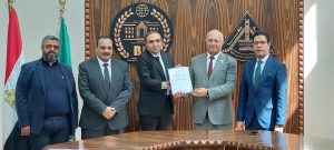 رئيس جامعة بنها يسلم عقود 6 مشروعات لتأسيس شركات ناشئة