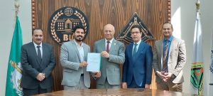 رئيس جامعة بنها يسلم عقود 6 مشروعات لتأسيس شركات ناشئة