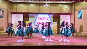 زهور الشبان تبدع فى حفل عيد الأم