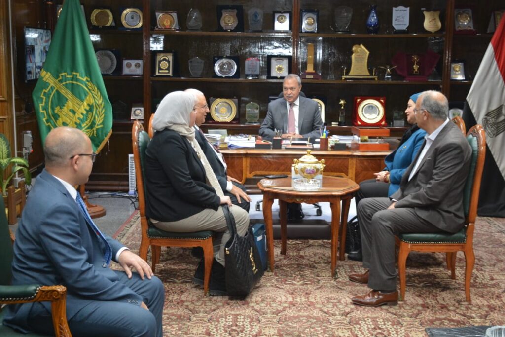 محافظ القليوبية يستقبل أعضاء البنك الزراعي المصري لتقديم تبرع لصالح الأسر الأكثر احتياجا محافظ القليوبية يستقبل أعضاء البنك الزراعي المصري لتقديم تبرع لصالح الأسر الأكثر احتياجا