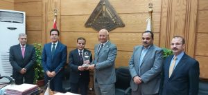 مجلس جامعة بنها يكرم شركاء النجاح لدورهم في دعم المستشفيات الجامعية