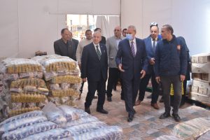 محافظ القليوبية يتفقد معرض جهاز مشروعات الخدمة الوطنية بمدرسة الشبان العالمية ببنها