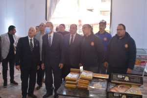 محافظ القليوبية يتفقد معرض جهاز مشروعات الخدمة الوطنية بمدرسة الشبان العالمية ببنها