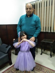 بأداء متميز .. "خديجة" تبدع في كورال "أمي هي الدنيا"