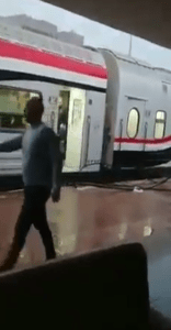 تعرف على حقيقة سقوط كابل كهربائي بمحطة قطارات بنها بسبب الطقس السيئ