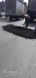 صور - تحويلات مرورية جديدة بسبب هبوط أرضي بكوبري الفحص ببنها