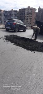 صور - تحويلات مرورية جديدة بسبب هبوط أرضي بكوبري الفحص ببنها