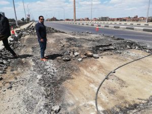 بدء إصلاح الهبوط الأرضي بالطريق الزراعي ببنها