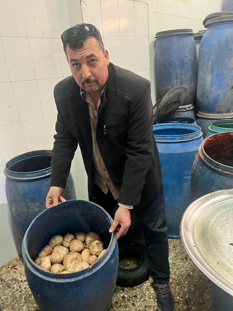 صور - ضبط 2 طن مخللات غير صالحة للاستهلاك الآدمي بالقليوبية