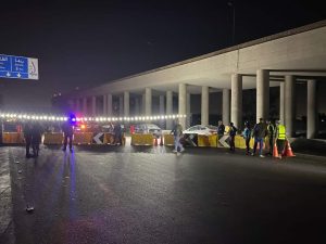 صور - تحويلات مرورية جديدة بسبب هبوط أرضي بكوبري الفحص ببنها