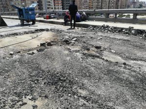 بدء إصلاح الهبوط الأرضي بالطريق الزراعي ببنها