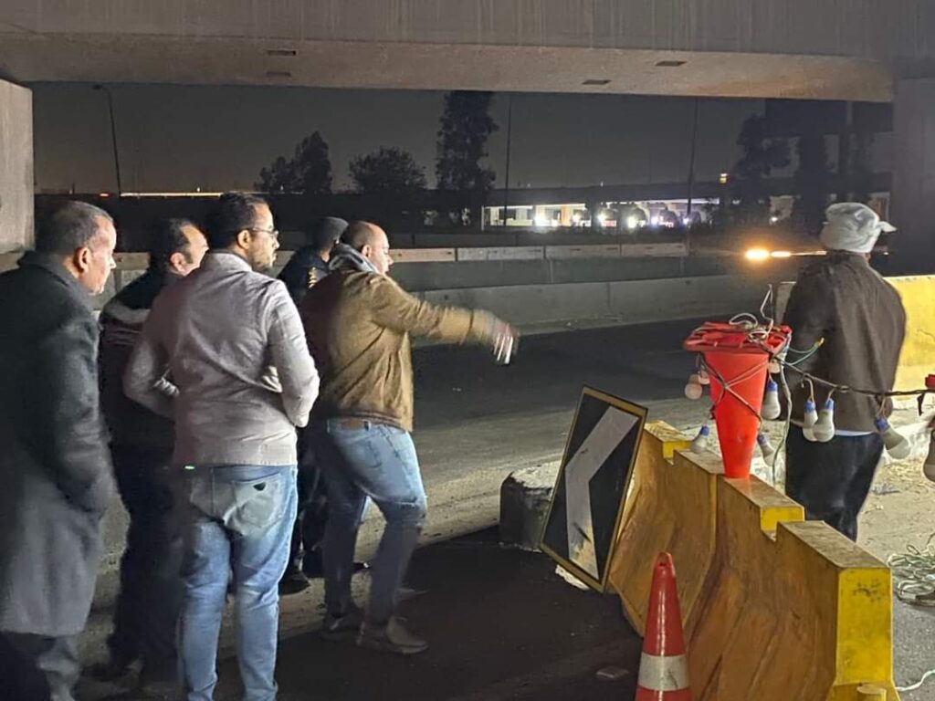 صور - تحويلات مرورية جديدة بسبب هبوط أرضي بكوبري الفحص ببنها