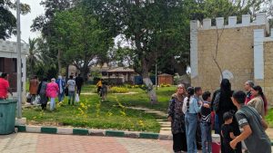 صور .. إقبال المواطنين على حدائق القناطر في ثالث أيام العيد