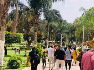 صور .. إقبال المواطنين على حدائق القناطر في ثالث أيام العيد