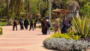 صور .. إقبال المواطنين على حدائق القناطر في ثالث أيام العيد