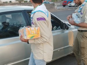 جوالة مركز شباب قلما ينفذون مبادرة إفطار الطريق لإطعام المسافرين على الطريق الزراعي بالقليوبية