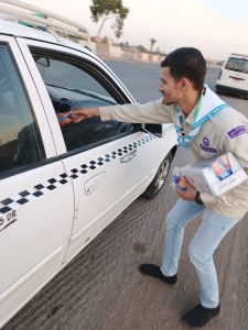 جوالة مركز شباب قلما ينفذون مبادرة إفطار الطريق لإطعام المسافرين على الطريق الزراعي بالقليوبية
