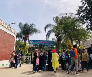 صور .. إقبال المواطنين على حدائق القناطر في ثالث أيام العيد