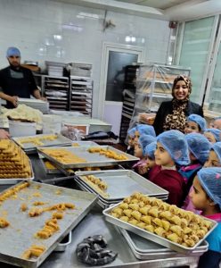 براعم شبان بنها داخل مصنع دونتس