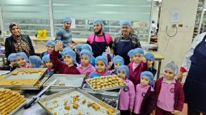 براعم شبان بنها داخل مصنع دونتس