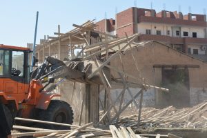 محافظ القليوبية يشرف على إزالة مخالفة على طريق طابا بمدينة بنها