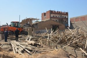 محافظ القليوبية يشرف على إزالة مخالفة على طريق طابا بمدينة بنها