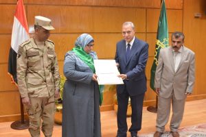 محافظ القليوبية يُكرم 32 أم مثالية وأمهات الشهداء