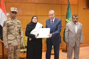 محافظ القليوبية يُكرم 32 أم مثالية وأمهات الشهداء