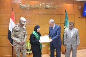 محافظ القليوبية يُكرم 32 أم مثالية وأمهات الشهداء