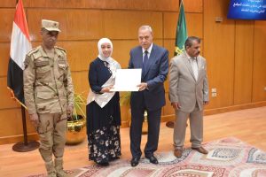 محافظ القليوبية يُكرم 32 أم مثالية وأمهات الشهداء