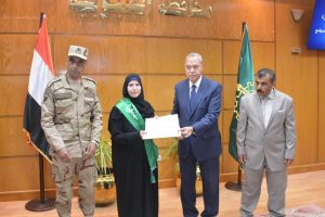 محافظ القليوبية يُكرم 32 أم مثالية وأمهات الشهداء