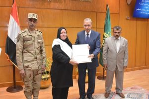 محافظ القليوبية يُكرم 32 أم مثالية وأمهات الشهداء