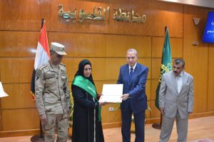 محافظ القليوبية يُكرم 32 أم مثالية وأمهات الشهداء