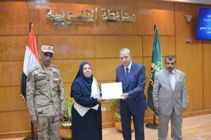 محافظ القليوبية يُكرم 32 أم مثالية وأمهات الشهداء