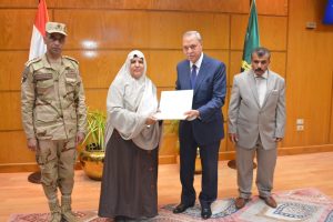 محافظ القليوبية يُكرم 32 أم مثالية وأمهات الشهداء