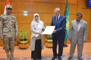 محافظ القليوبية يُكرم 32 أم مثالية وأمهات الشهداء