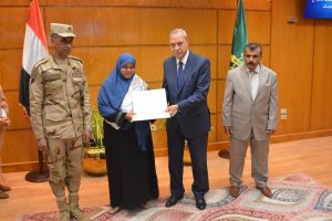 محافظ القليوبية يُكرم 32 أم مثالية وأمهات الشهداء