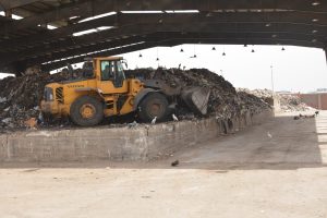 محافظ القليوبيه يتابع أعمال رفع القمامة بمنطقة القطاوي بشبرا الخيمه