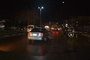 محافظ القليوبية يُتابع جهود عمليات رفع تراكمات مياه الأمطار بمدينة بنها - صور