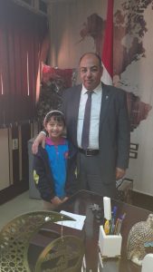 أصغر مذيعة.. فريدة تجري حوار مع ممثل هيئة الشبان العالمية