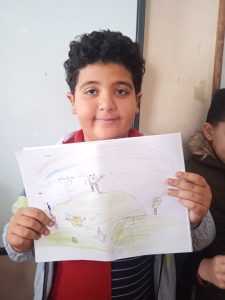 زهور الشبان يبدعون  برسومات كرتونية أثناء حصص التربية الفنية