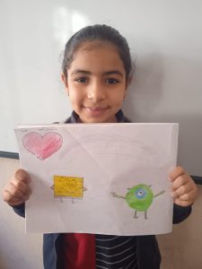 زهور الشبان يبدعون  برسومات كرتونية أثناء حصص التربية الفنية