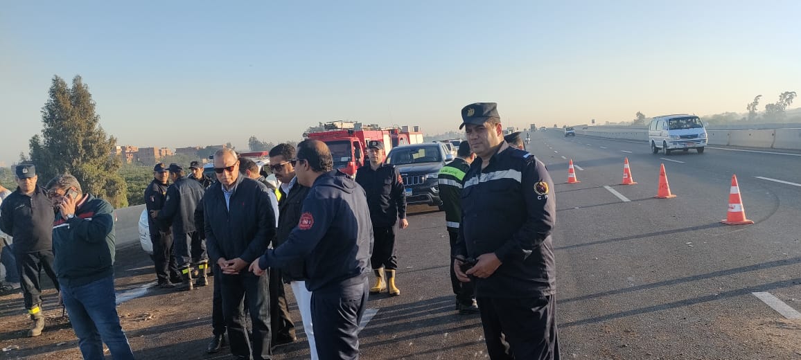 انقلاب سيارة نقل محملة بعلب سمن أعلى الطريق الحر والهجان ينتقل لموقع الحادث انقلاب سيارة نقل محملة بعلب سمن أعلى الطريق الحر والهجان ينتقل لموقع الحادث