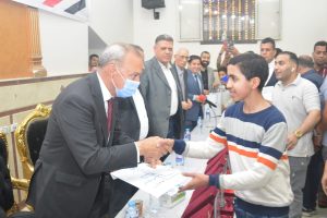 محافظ القليوبية يُكرِم حفظة القرآن الكريم بشبرا الخيمة - صور