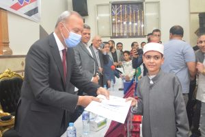 محافظ القليوبية يُكرِم حفظة القرآن الكريم بشبرا الخيمة - صور