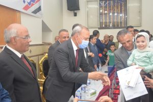 محافظ القليوبية يُكرِم حفظة القرآن الكريم بشبرا الخيمة - صور