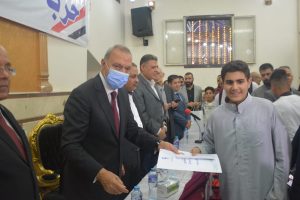 محافظ القليوبية يُكرِم حفظة القرآن الكريم بشبرا الخيمة - صور