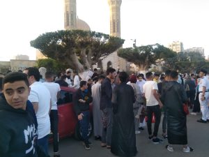 بالصور التذكارية والبلالين.. أهالي بنها يحتفلون بالعيد