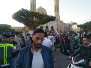 بالصور التذكارية والبلالين.. أهالي بنها يحتفلون بالعيد